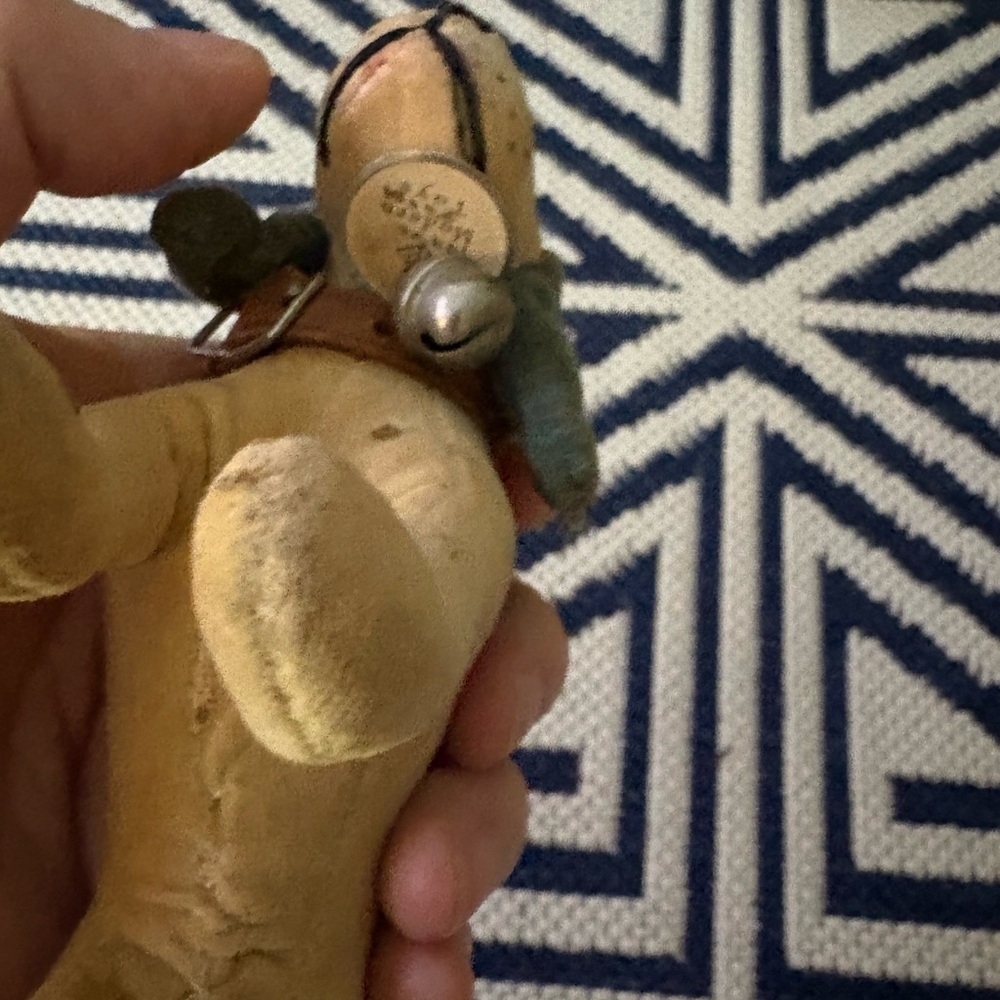 Vintage Modern Toy Plush Tan Dog Toy complete with collar, bell and fob label - Picture 4 of 8